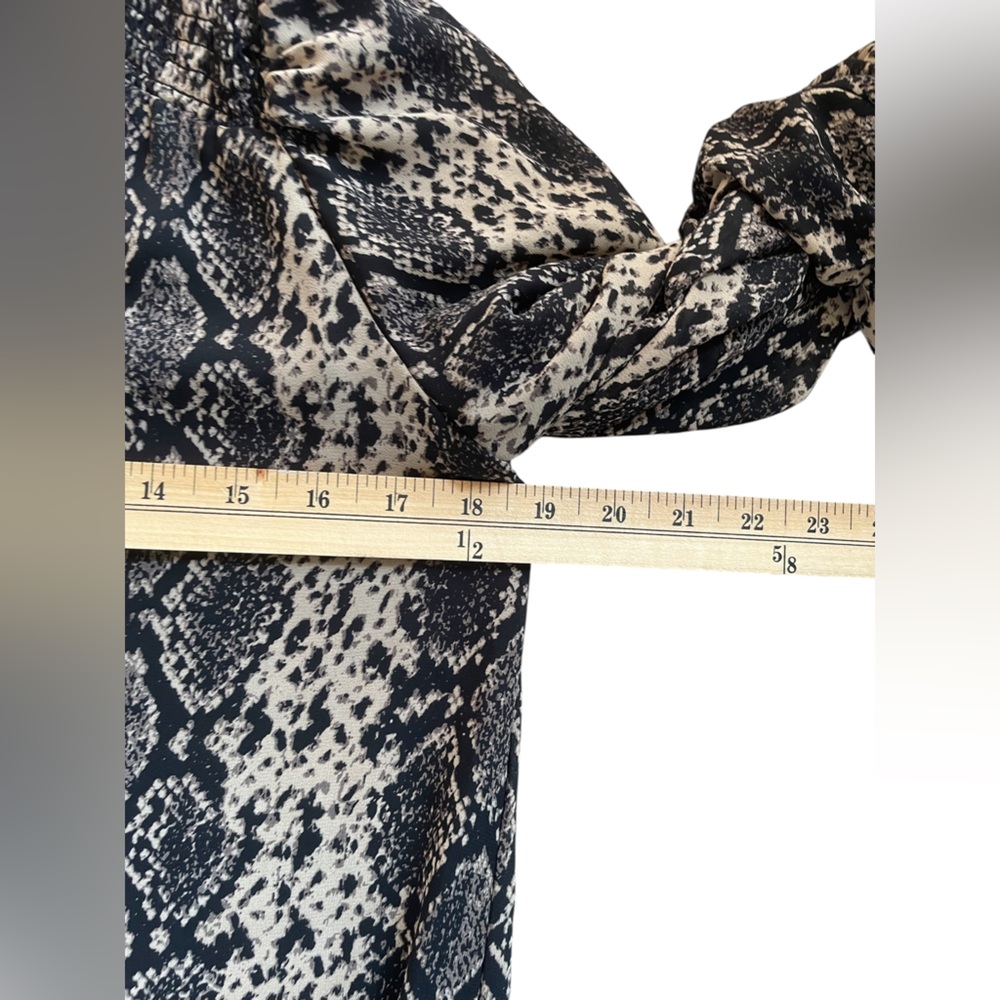 VINCE CAMUTO Black/Beige Snake Print Bishop Sleeve 3/4 Sleeve Blouse Top - Small - Picture 11 of 16